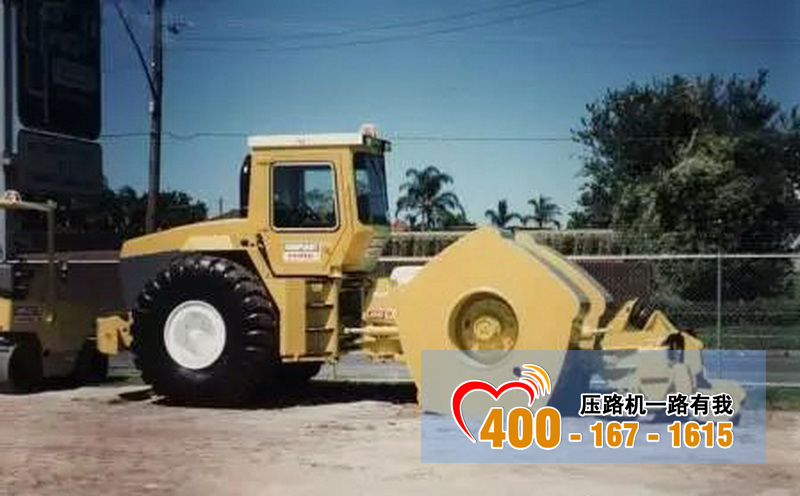 自行式冲击式压路机